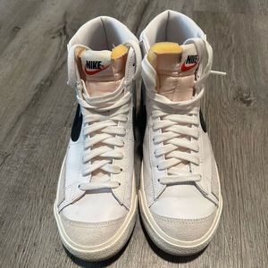 Nike Blazer Mid 77 white & black